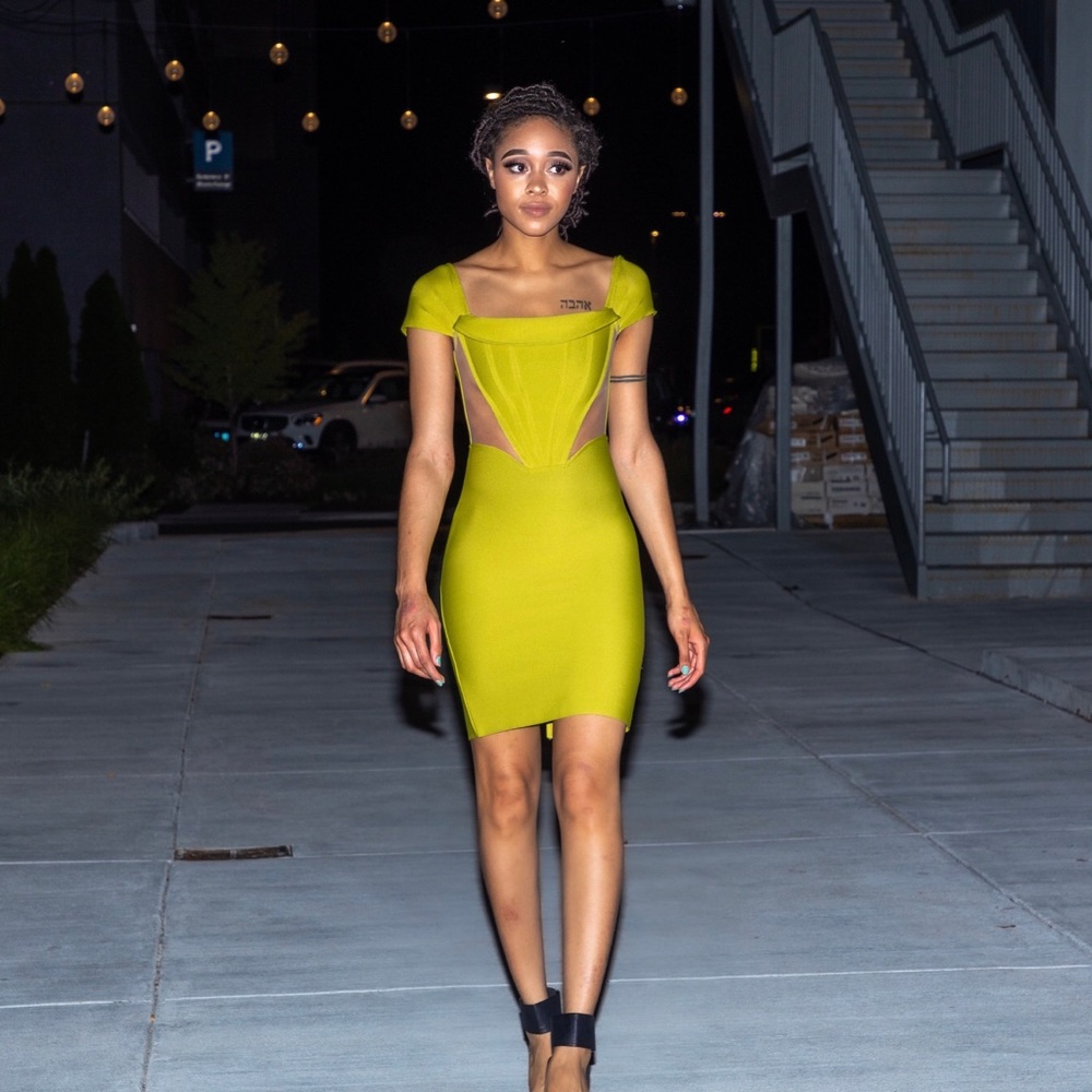 Elegant Backless Off-Shoulder Dress in Yellow - Picture 8 of 9